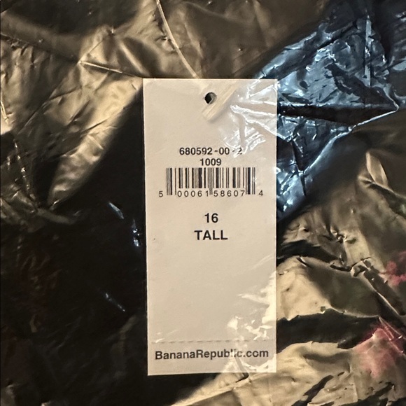 Floral Puff-Sleeve Wrap Dress | Banana Republic - Picture 4 of 7